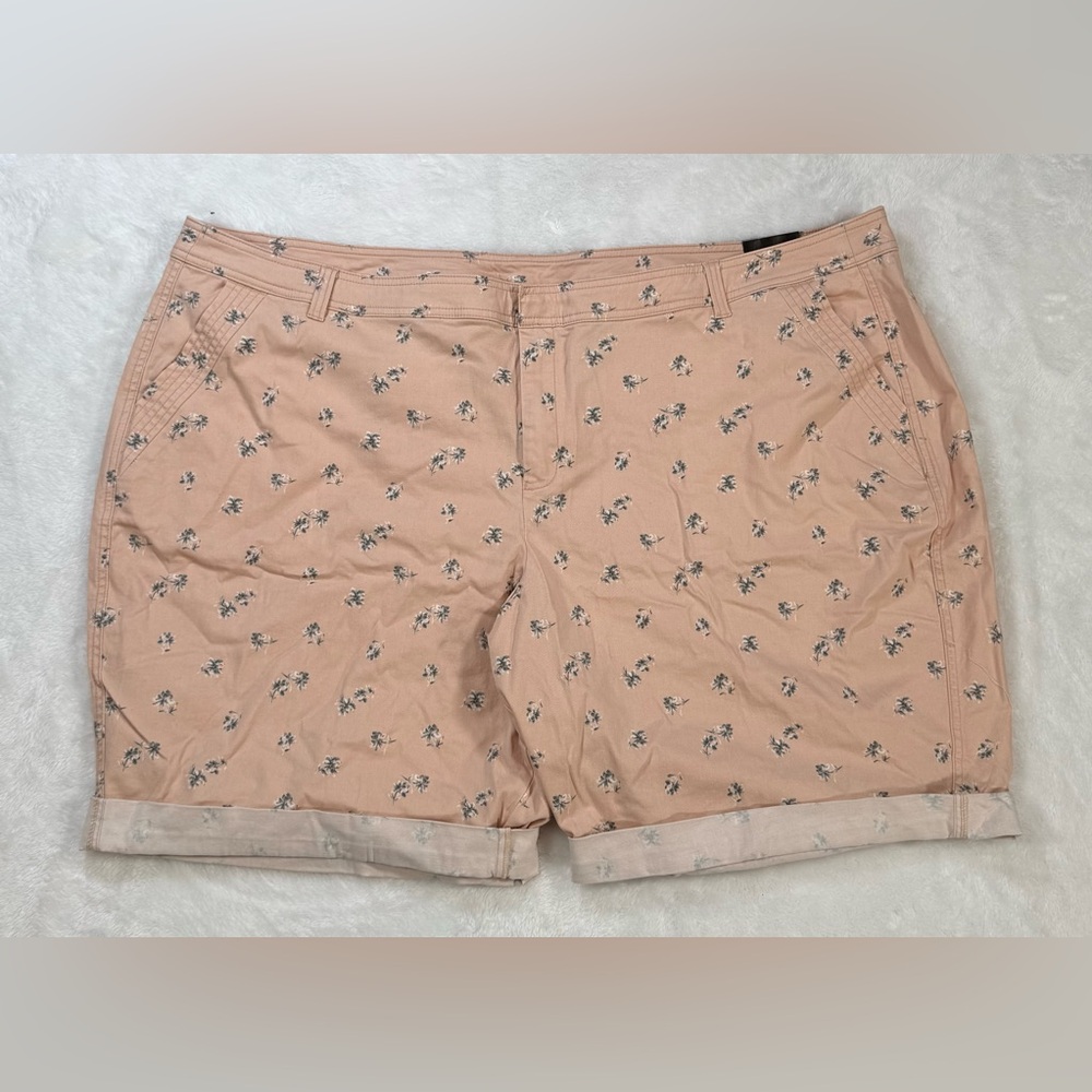 Lane Bryant Outlet Pastel‎ Peach Dainty Floral Bermuda Shorts